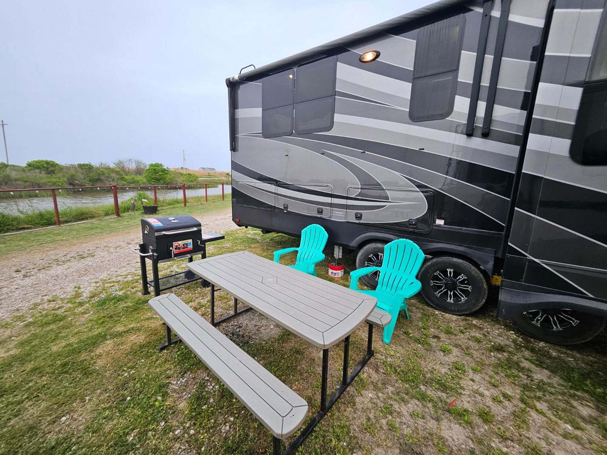 Hailey'S Beach-N-Bay Rv Resort Gilchrist Dış mekan fotoğraf