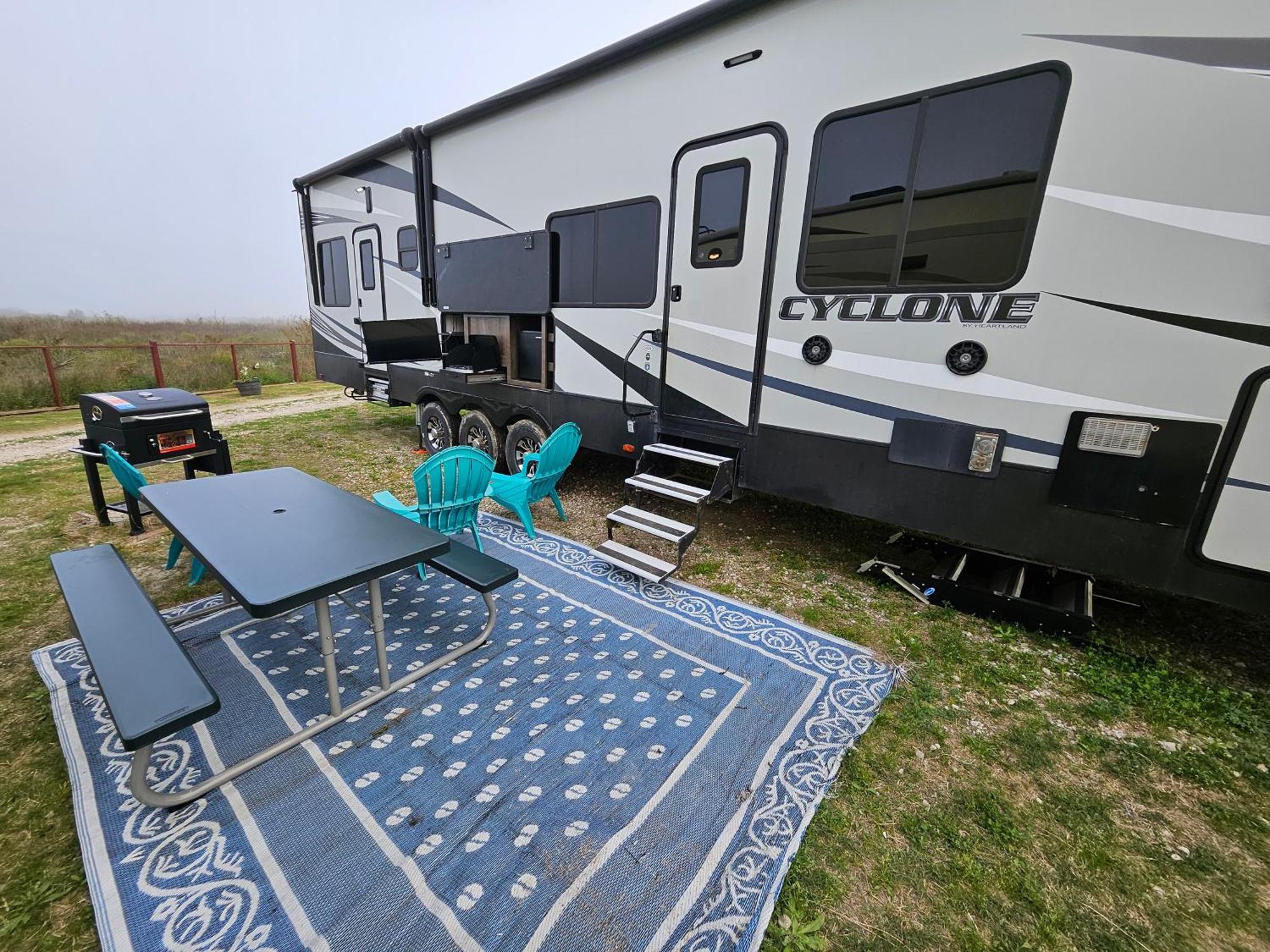 Hailey'S Beach-N-Bay Rv Resort Gilchrist Dış mekan fotoğraf