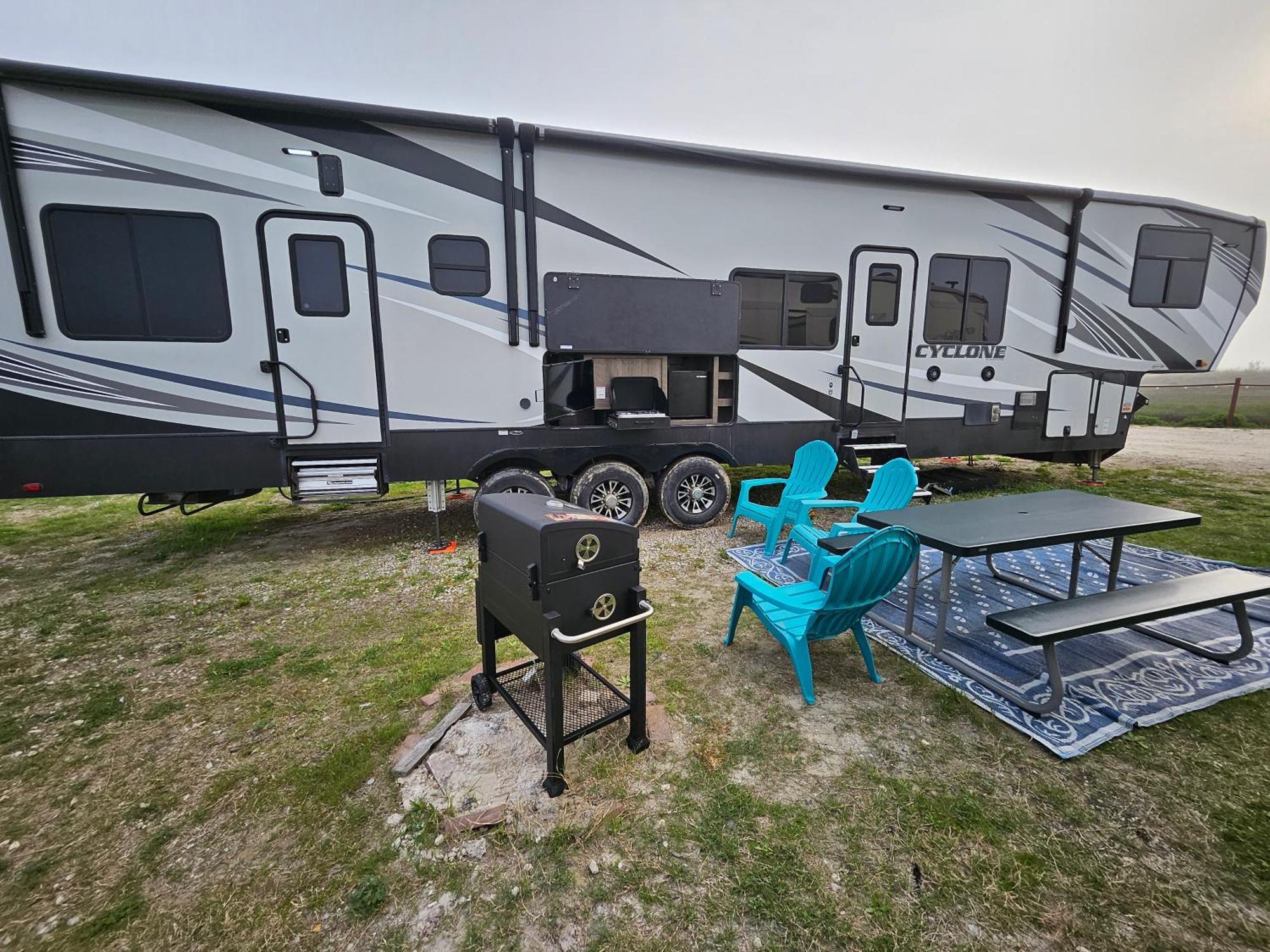 Hailey'S Beach-N-Bay Rv Resort Gilchrist Dış mekan fotoğraf